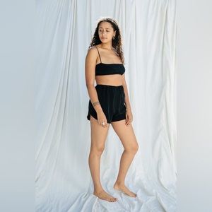 OZMA of California Mae Shorts in Black Size Large